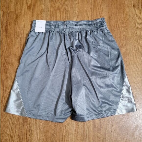 Nike Fly Women's Basketball Shorts Grey Gunsmoke Silver Dri-Fit Size Medium M - Picture 8 of 17